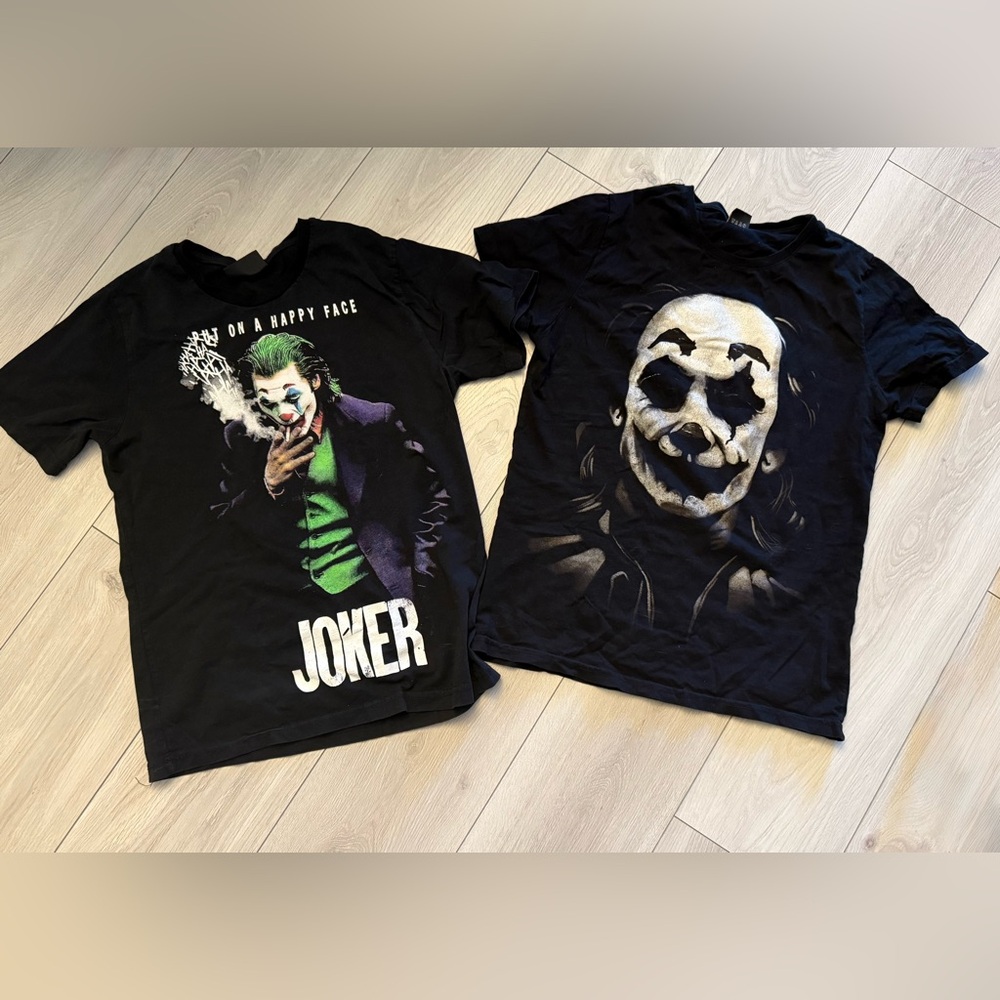 2 joker .. Joaquin Phoenix version t-shirts 
Men’s medium…